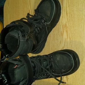 Rugged outback snow boots youth size 5